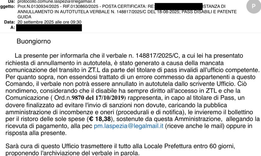 La PEC del Comando di Polizia Locale della Spezia del 20 settembre 2025, con i nominativi oscurati: nega l'annullamento in autotutela, riconosce che il disabile ha sempre diritto all'accesso in ZTL e chiede 18,38 euro di sole spese.